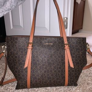 Calvin Klein 2toned hand/shoulder bag w/long strap